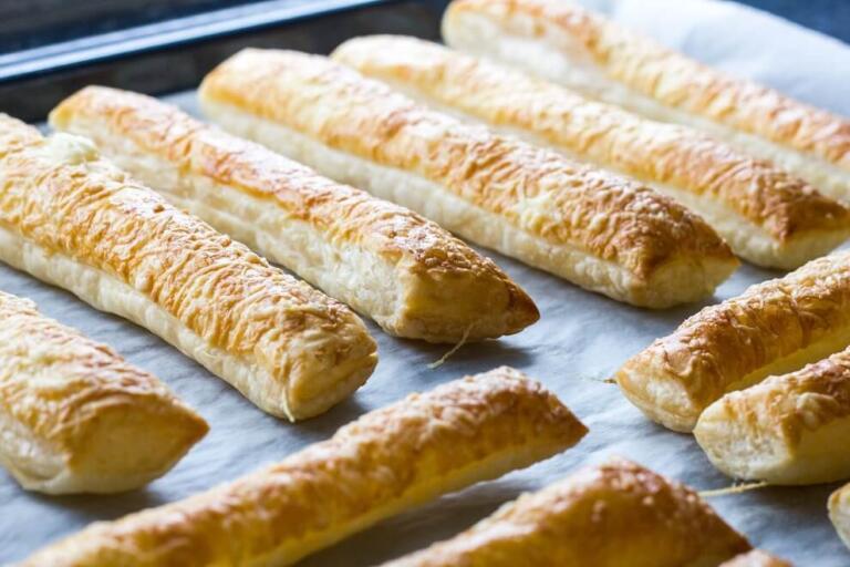 Cheese puff pastry